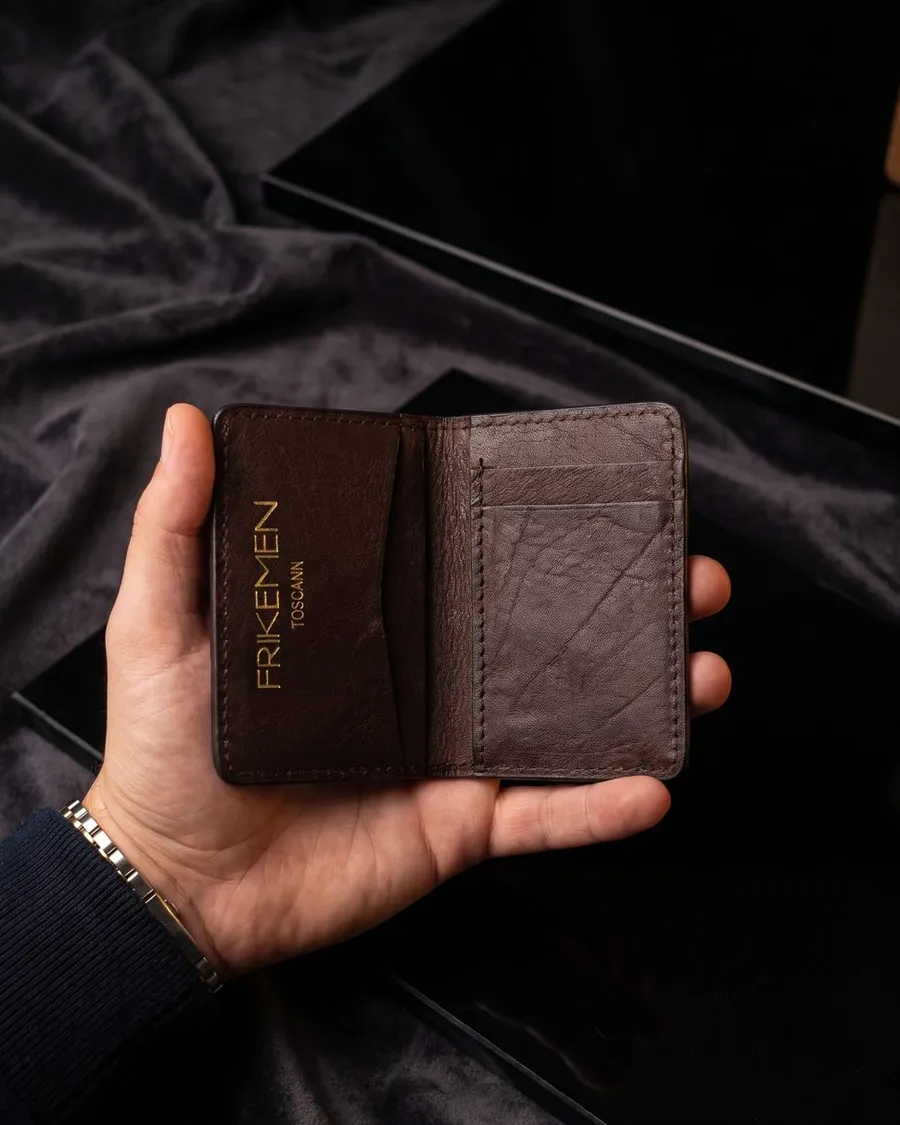 SLIM CARD HOLDER — Bufalo marrone · bordi a mano