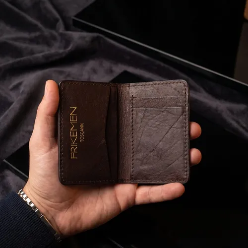 SLIM CARD HOLDER — Bufalo marrone · bordi a mano